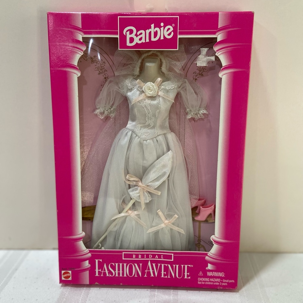 Barbie wedding dress NIB clothing 1996